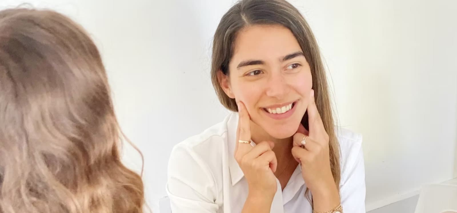 Mai Shahar demonstrating articulation techniques with a child during speech therapy